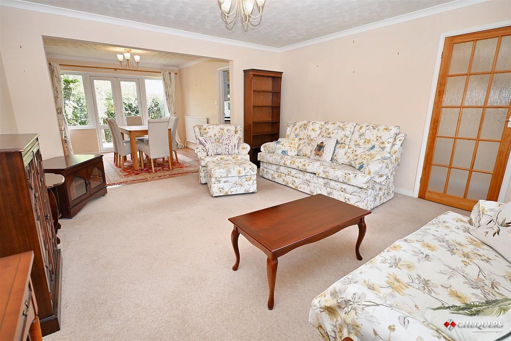 Property photo 2 of 16 Lounge/ Dining Room