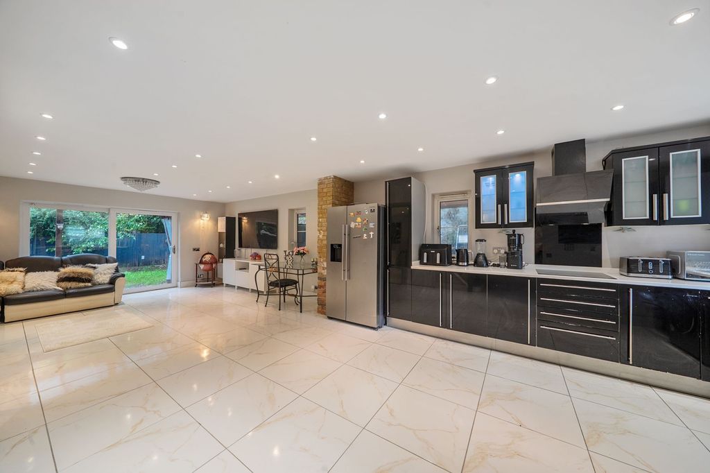 Property photo 3 of 16