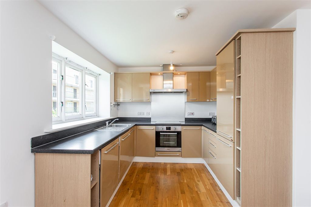 Property photo 3 of 12 Kitchen