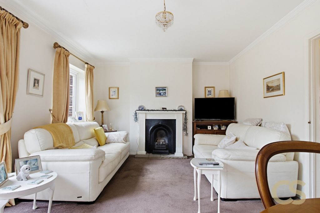 Property photo 2 of 15 5587272