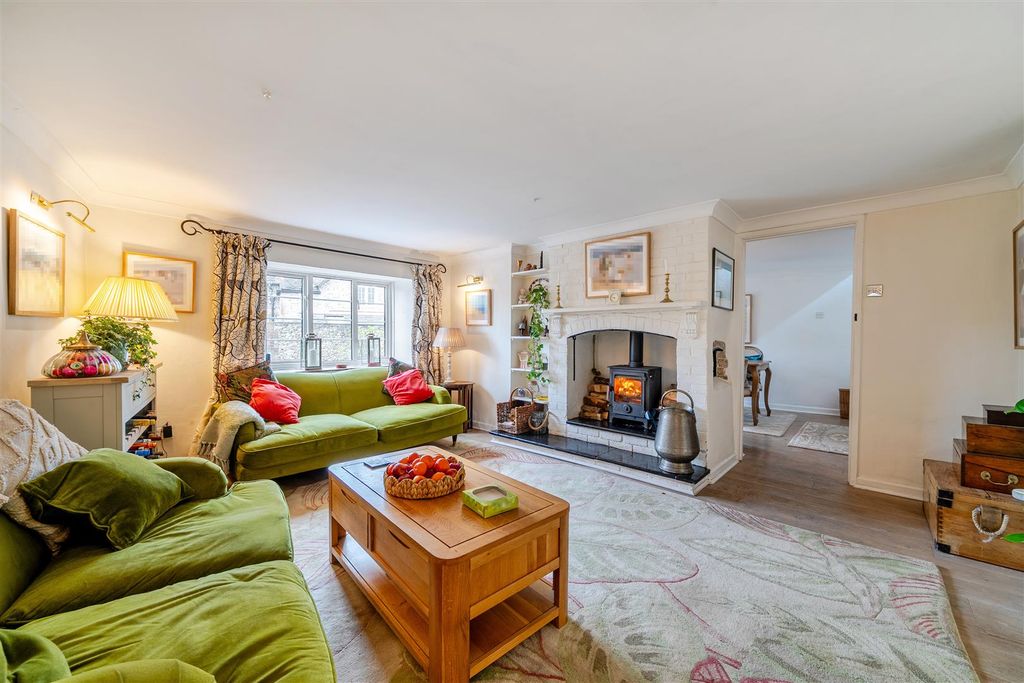 Property photo 2 of 20 Sitting Room