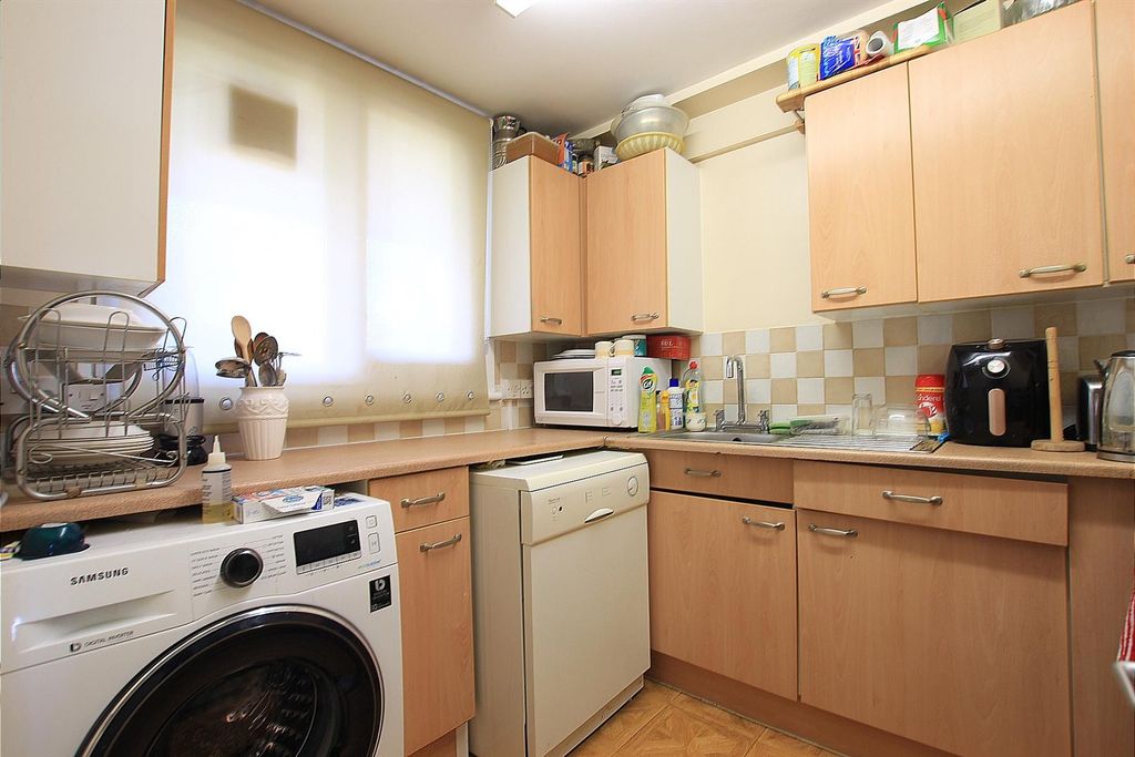 Property photo 2 of 8 Kitchen