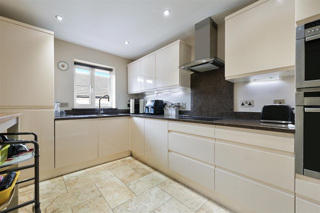 Property photo 2 of 16 Briarwood (1).Jpg