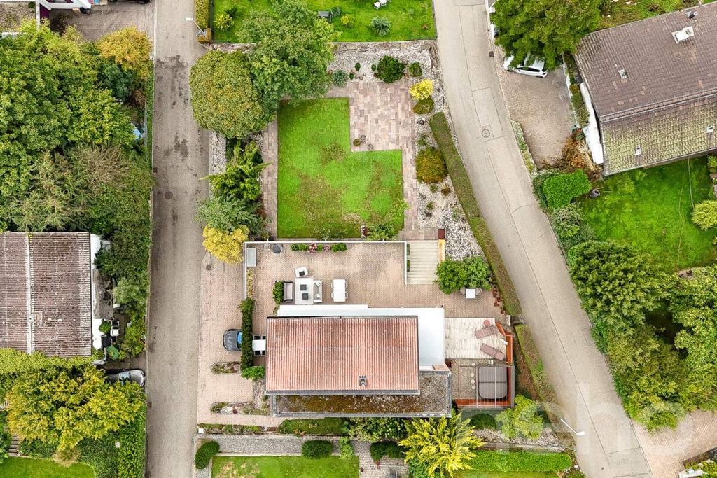 Property photo 2 of 9