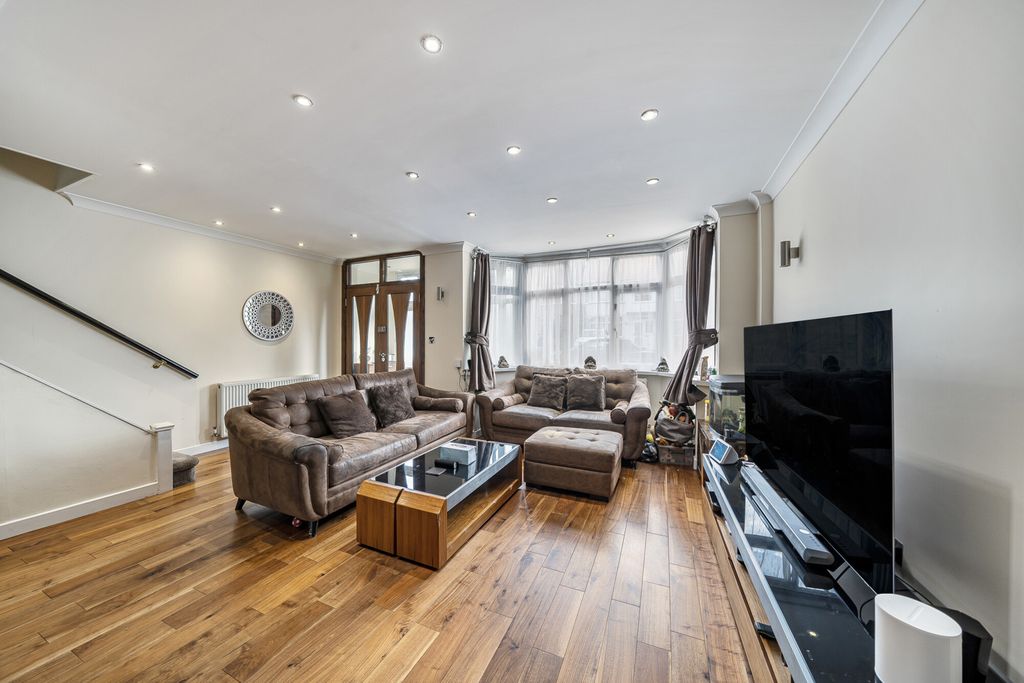 Property photo 2 of 30 1332425-4-688A460...
