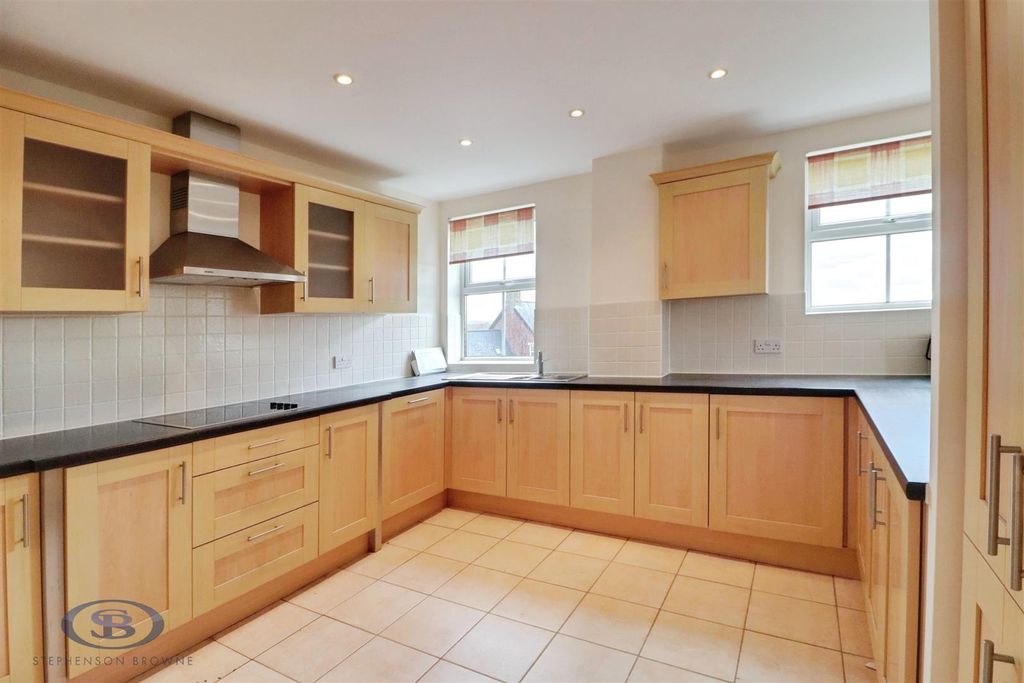 Property photo 3 of 32