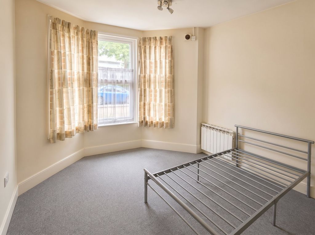Property photo 3 of 4