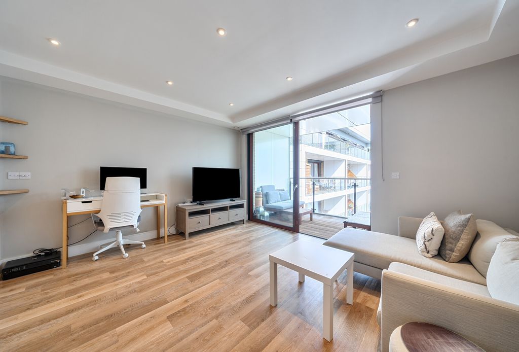 Property photo 2 of 17 1442462-9-69De33F...