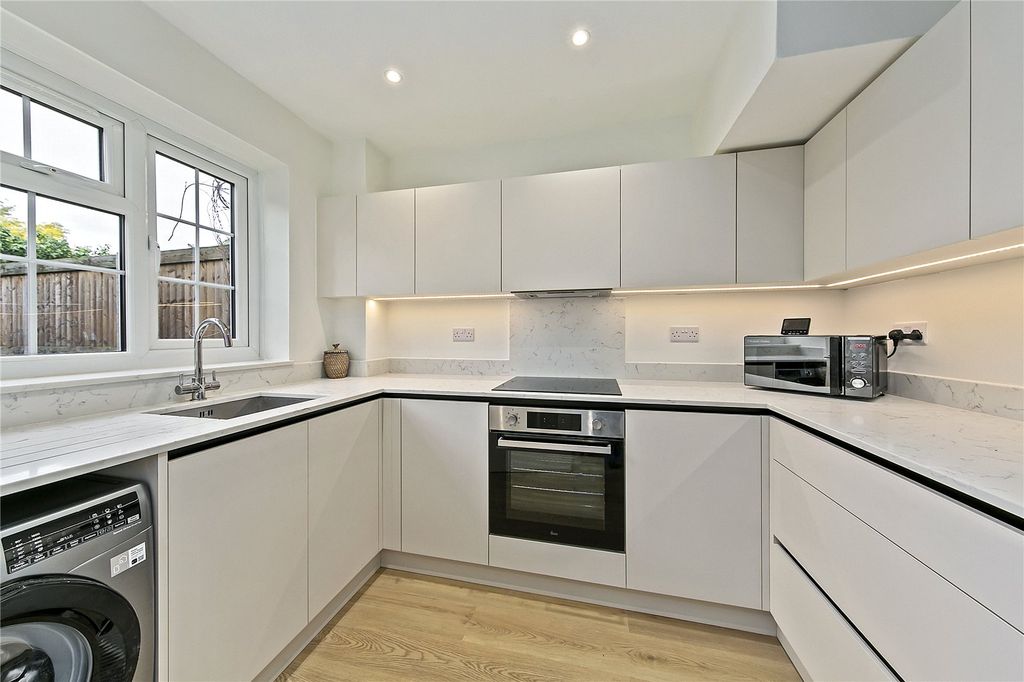 Property photo 3 of 12 Picture No. 11