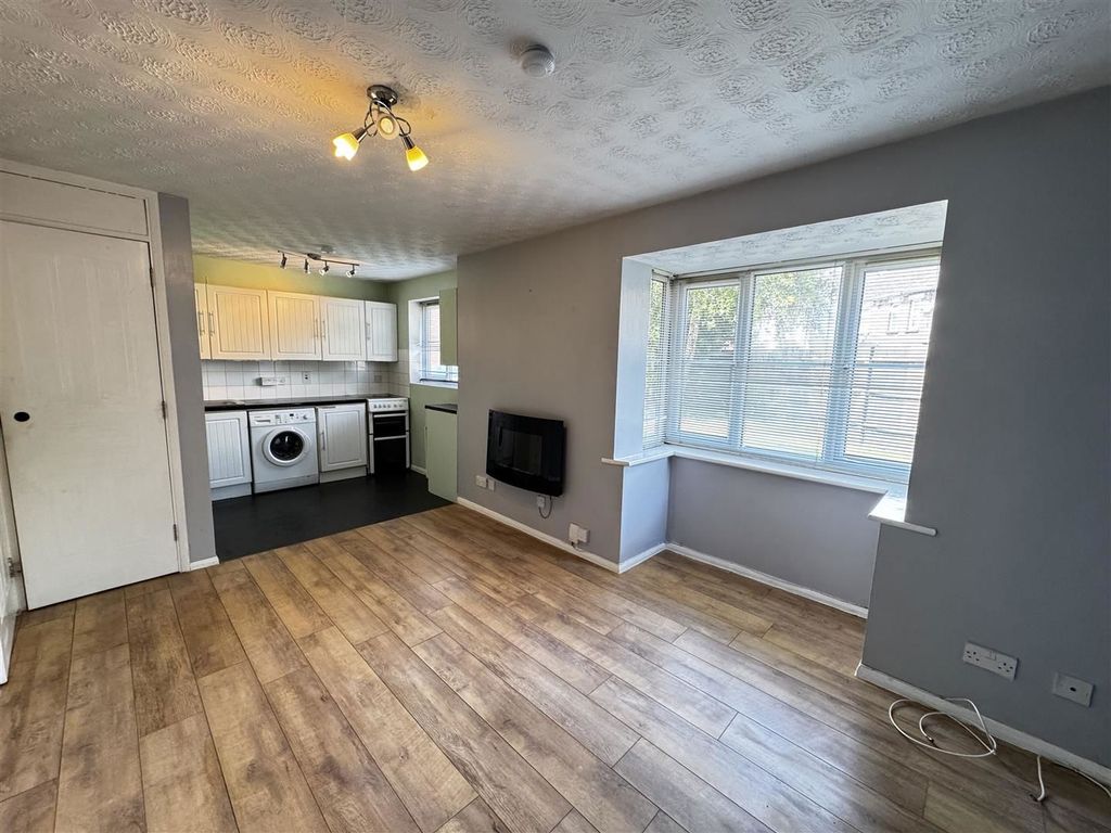 Property photo 2 of 8