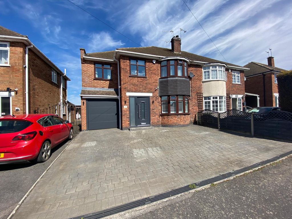 Property photo 1 of 28