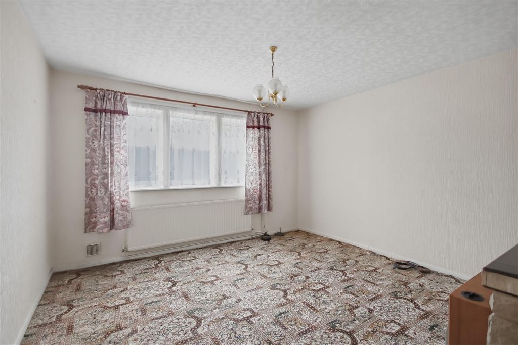 Property photo 3 of 18 Living Room