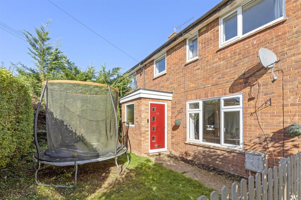 Property photo 1 of 13 27 Rugwood Road, Hp10 9Ha-14.Jpg