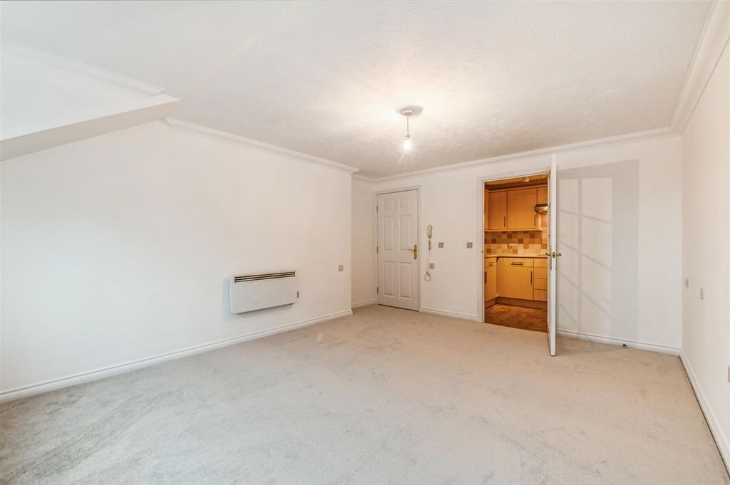 Property photo 3 of 12