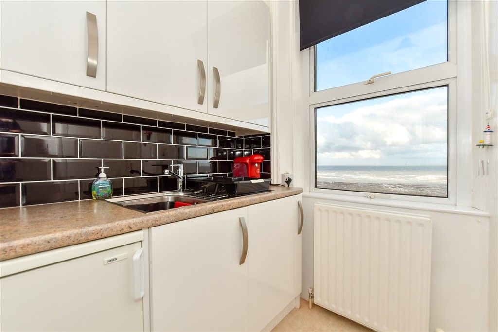 Property photo 2 of 10 Kitchen