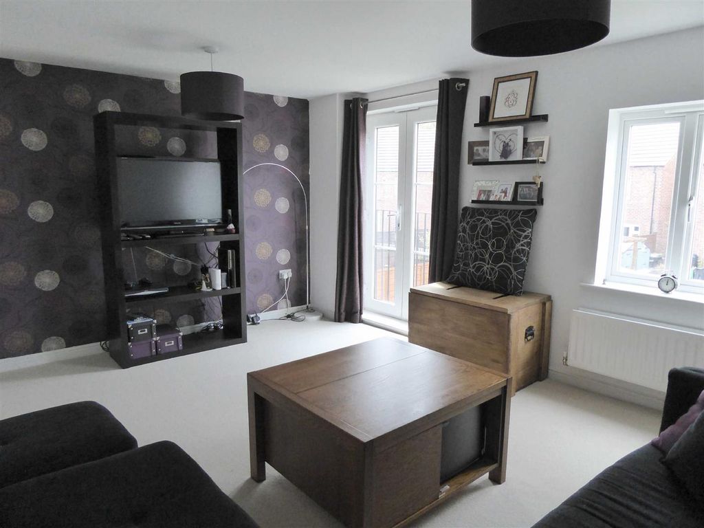 Property photo 2 of 17 Living Room: