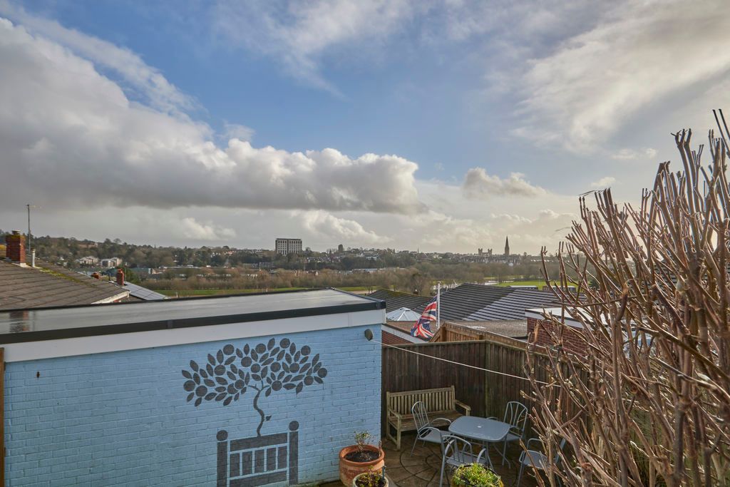 Property photo 2 of 17 Outlook