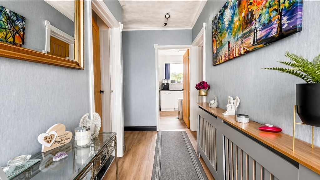 Property photo 1 of 17 Entrance Hall