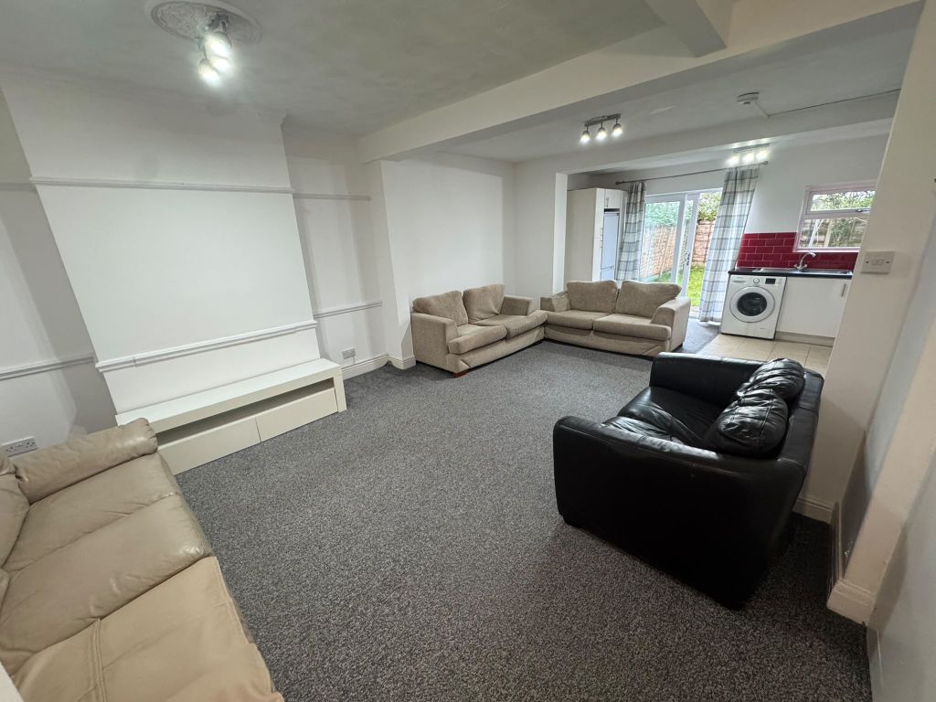 Property photo 2 of 10 Living Room