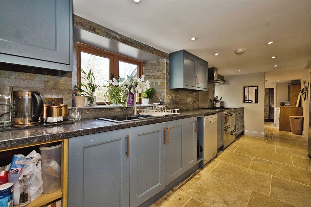 Property photo 2 of 25