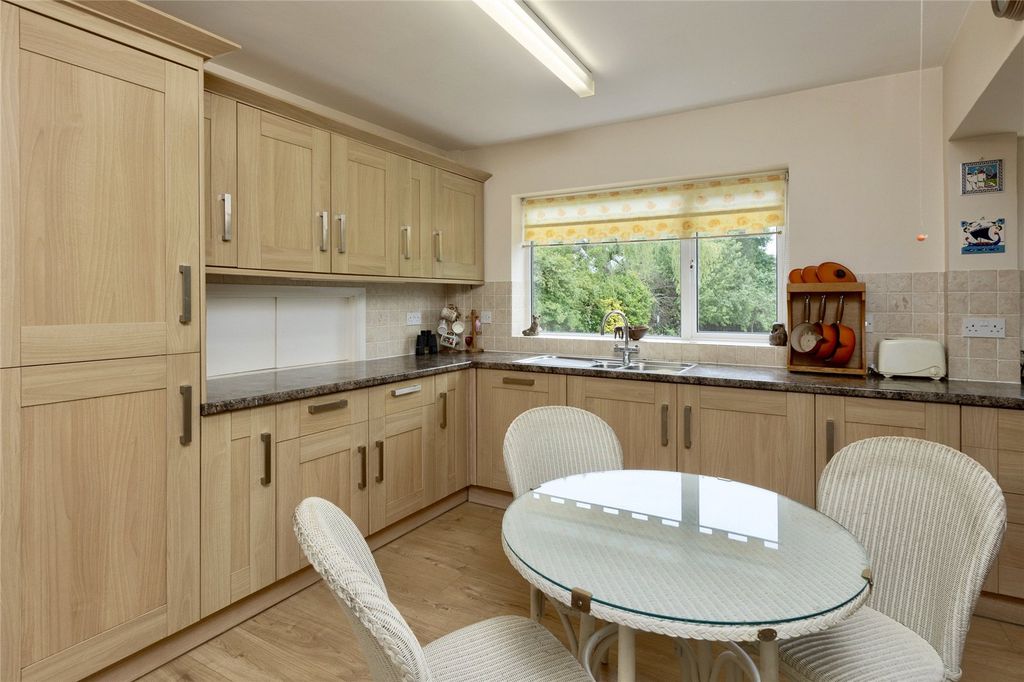 Property photo 3 of 21 Picture No. 24
