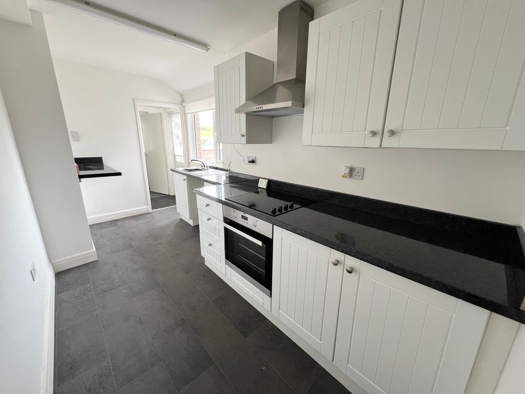 Property photo 3 of 14 Kitchen Porthcawl Cf36