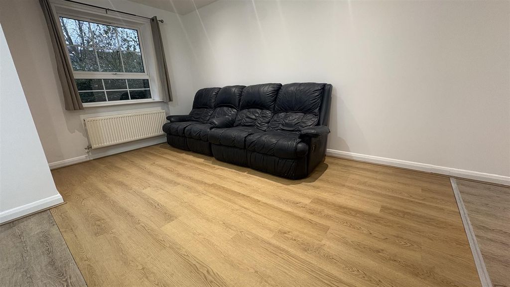 Property photo 2 of 17 Img_4930.Jpg