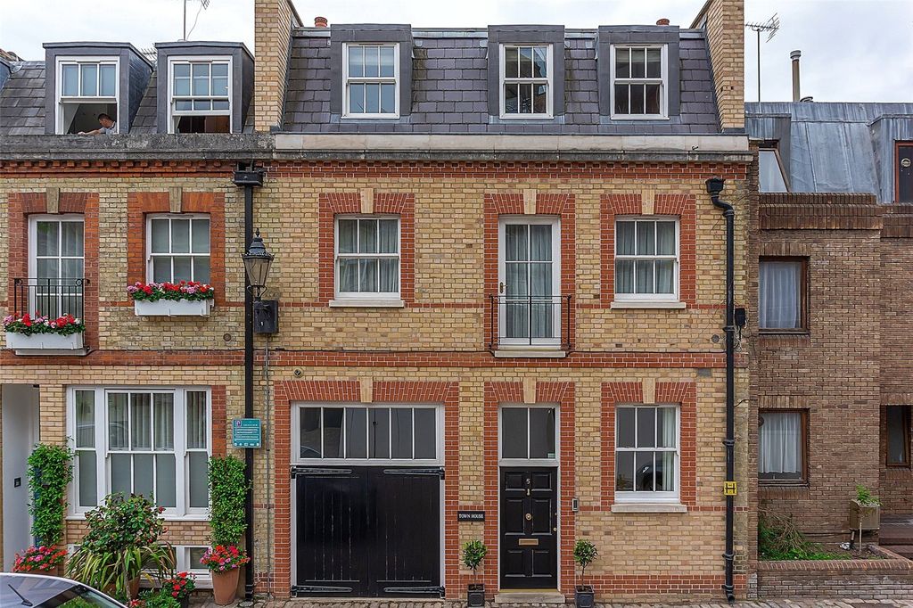 Property photo 2 of 20