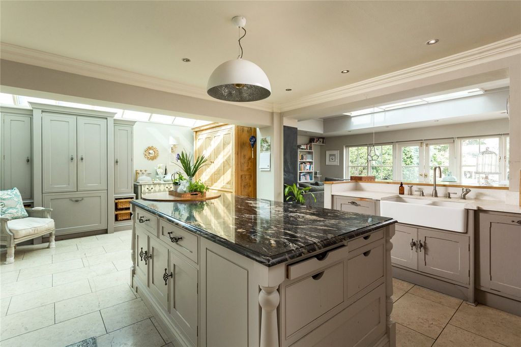 Property photo 3 of 20 Kitchen