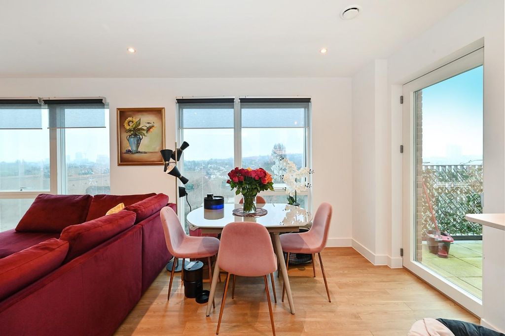 Property photo 3 of 9