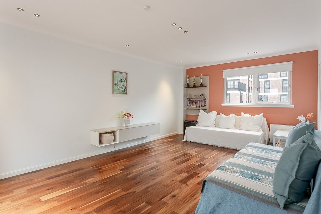 Property photo 2 of 33