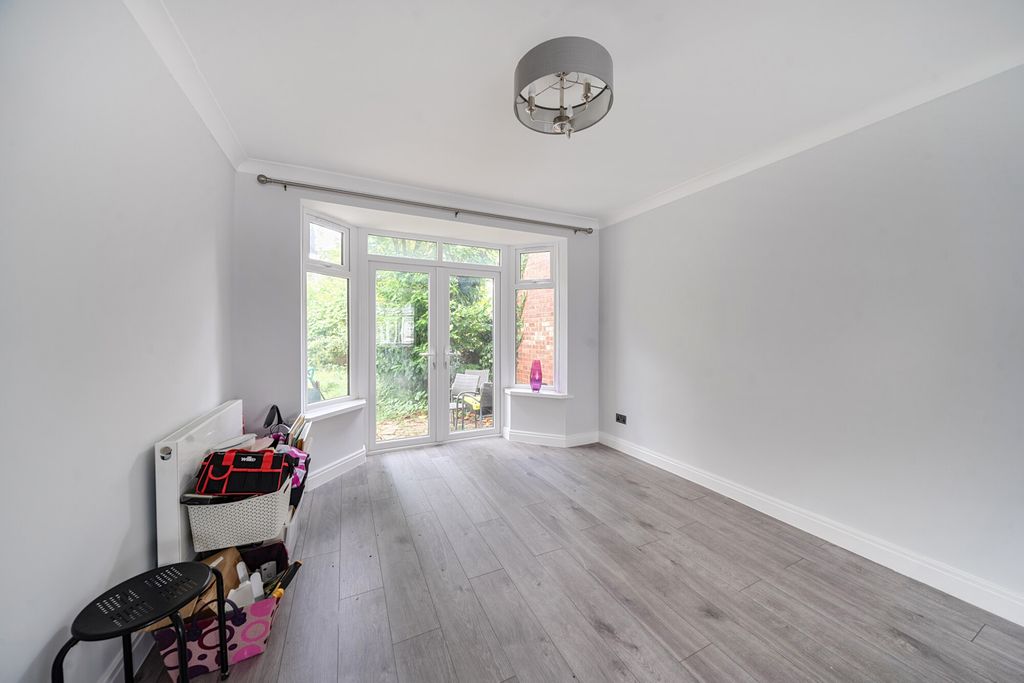 Property photo 3 of 18 1325343-3-687642F...