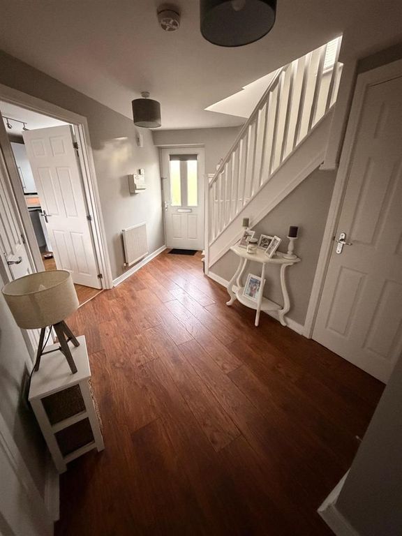 Property photo 3 of 21 36 New Meadow Close - Entrance Hallway 2.Jpg