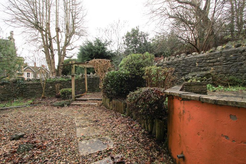 Property photo 3 of 18 Garden