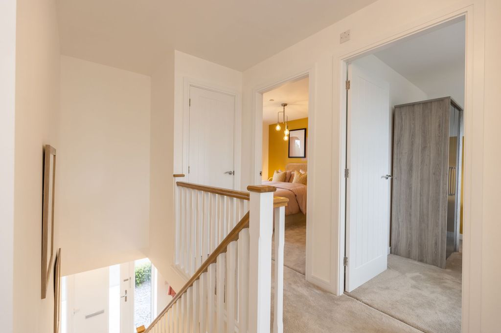 Property photo 3 of 14 Landing