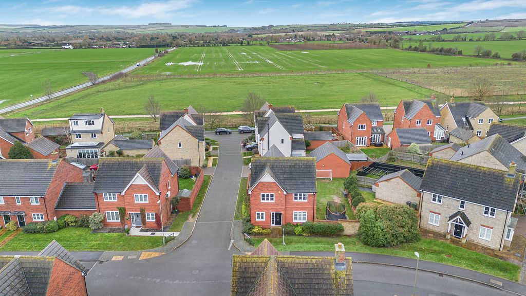 Property photo 2 of 35