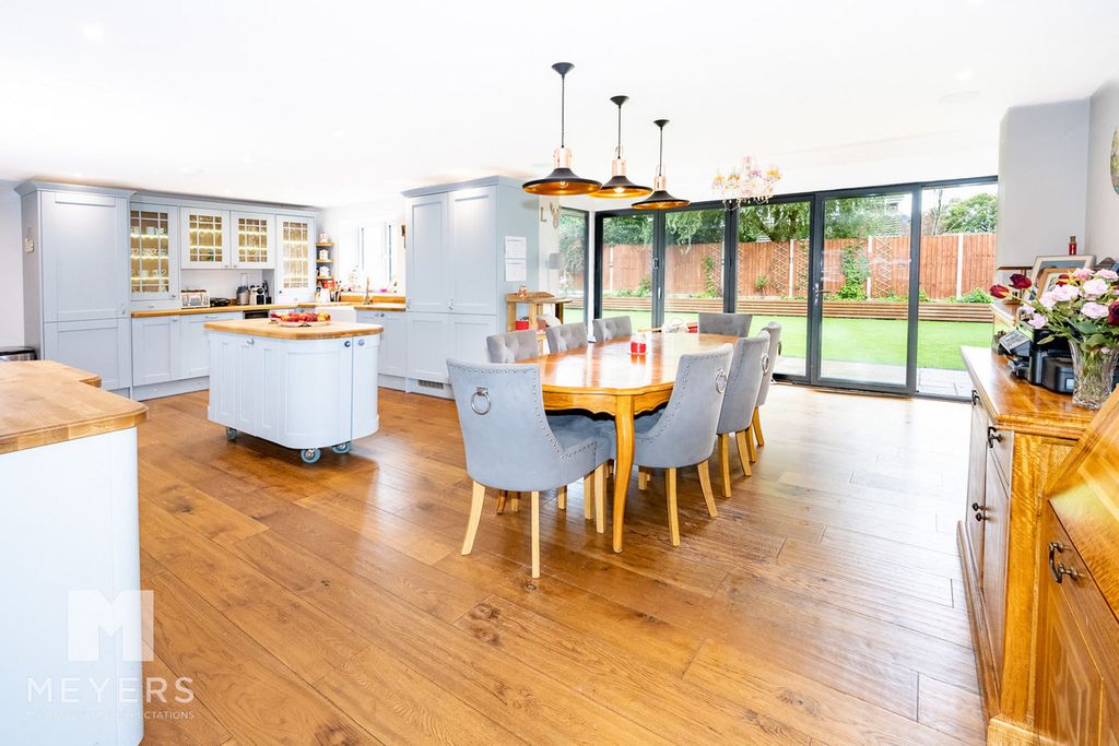 Property photo 3 of 19