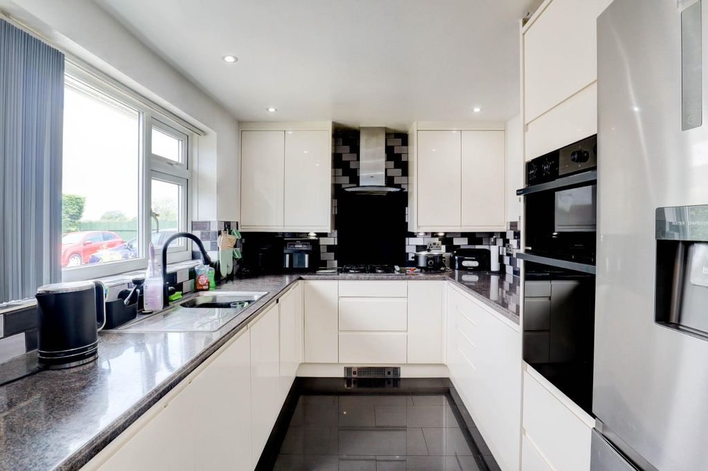 Property photo 2 of 14 Kitchen