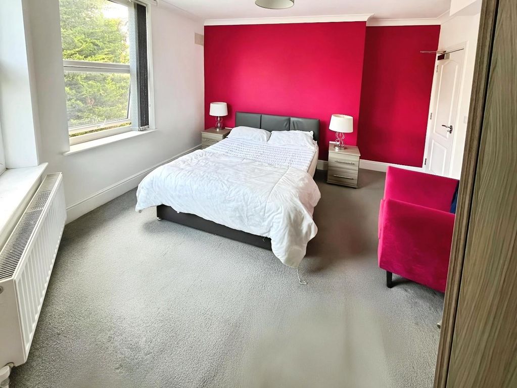 Property photo 1 of 6 Room 6