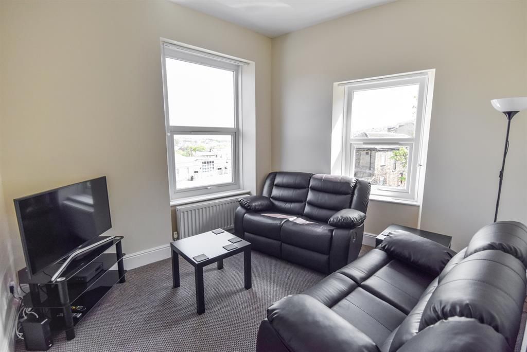 Property photo 3 of 5 14 Commercial Street- 2.Jpg