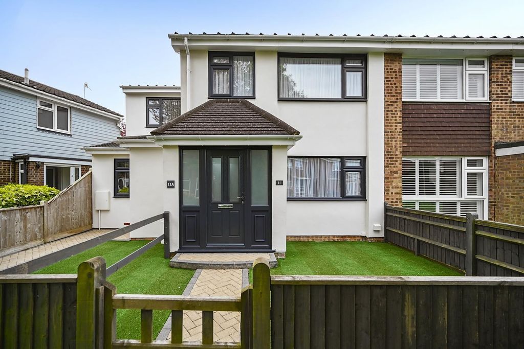 Property photo 1 of 37 11 Saffron Close Bn43 (40).Jpg