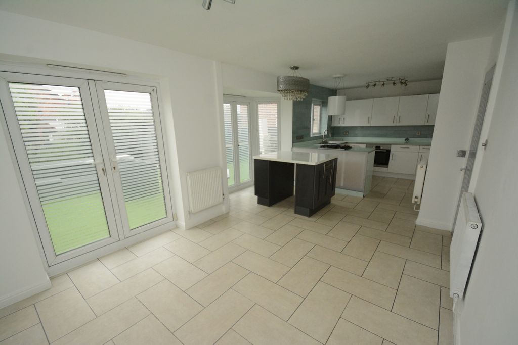 Property photo 2 of 18 Kitchen / Diner