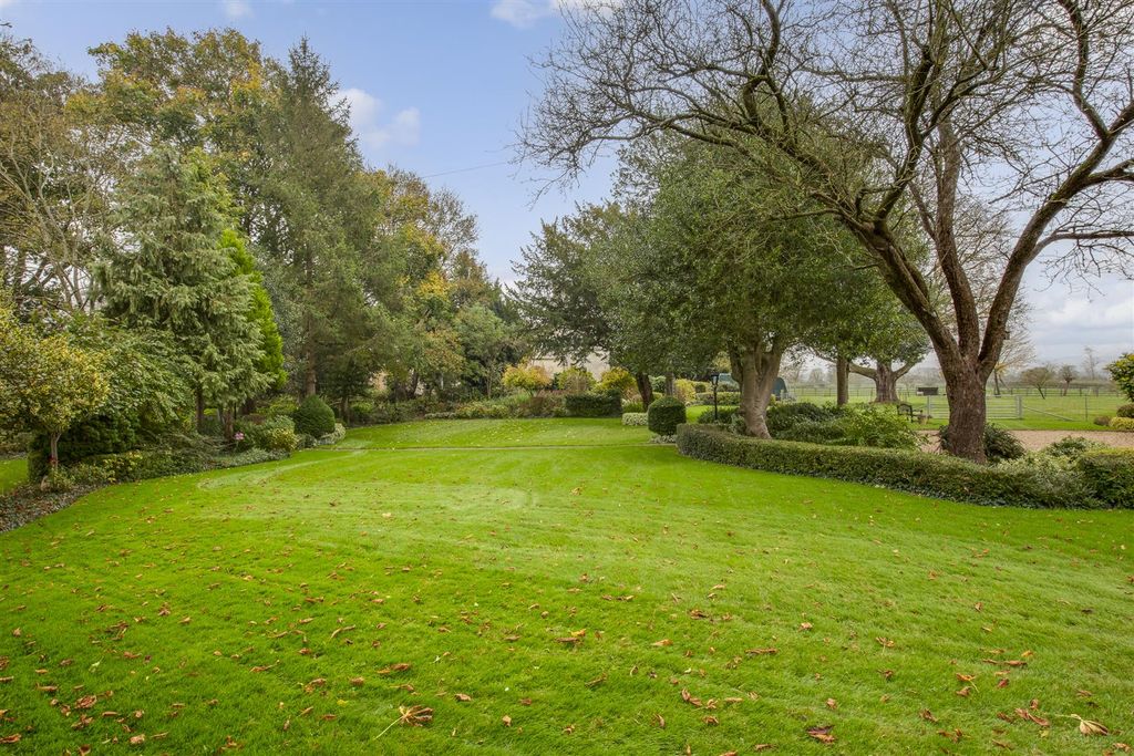 Additional image 34 of 6 bed detached house for saleThe Ride, Totternhoe, Bedfordshire LU6