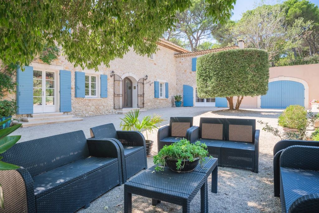 Property photo 2 of 29