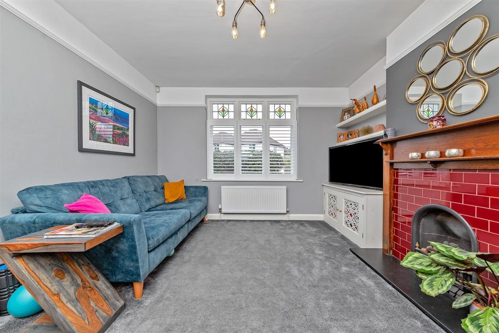 Property photo 3 of 23 2Floragrove-17.Jpg