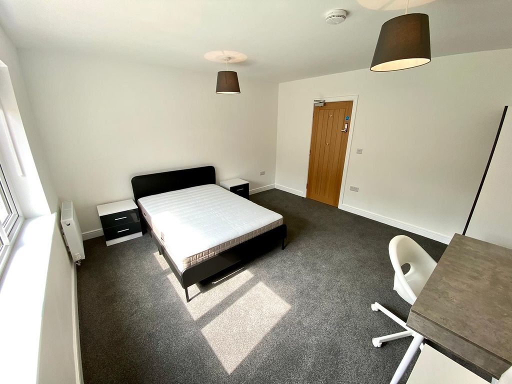 Property photo 1 of 12 A Spacious And Bright Double Bedroom, Perfect For ...