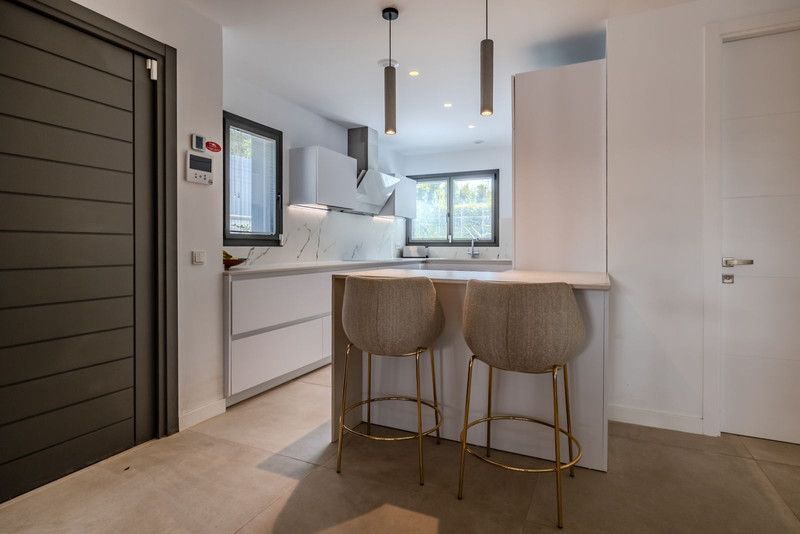 Property photo 2 of 60