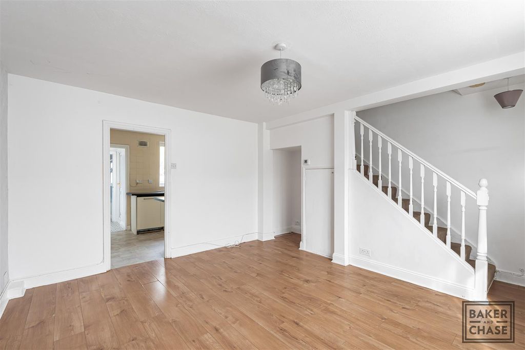 Property photo 2 of 20 Lounge