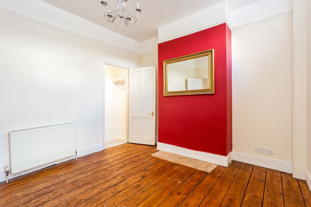 Property photo 3 of 24 7 Courtenay Stree...