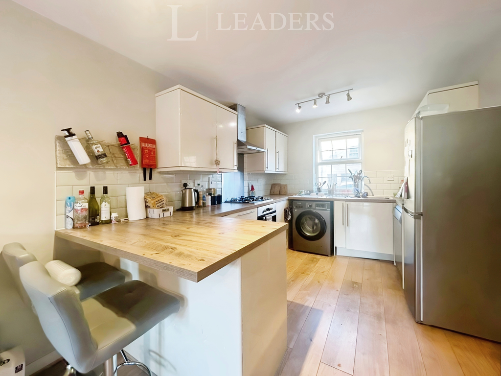 Property photo 3 of 10 49E085Eb-9
